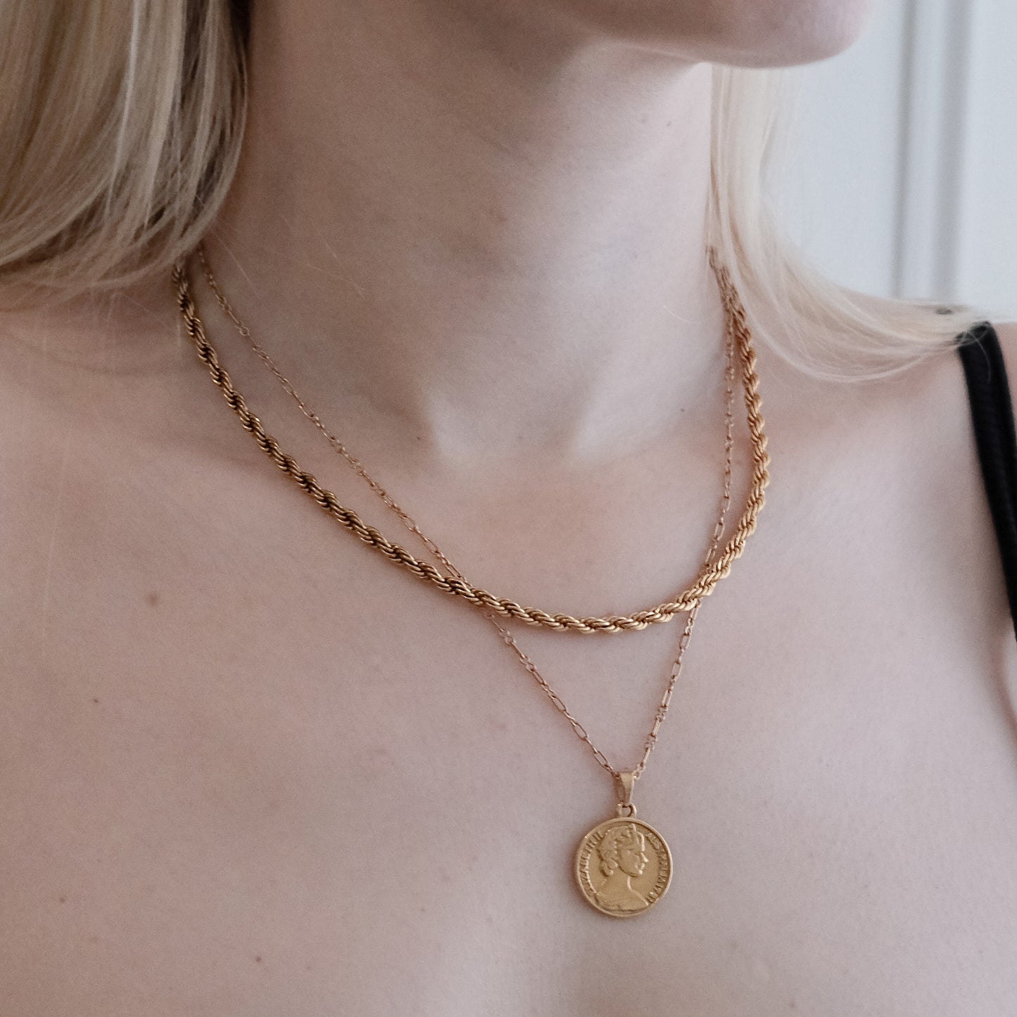 Elizabeth Coin Necklace Gold