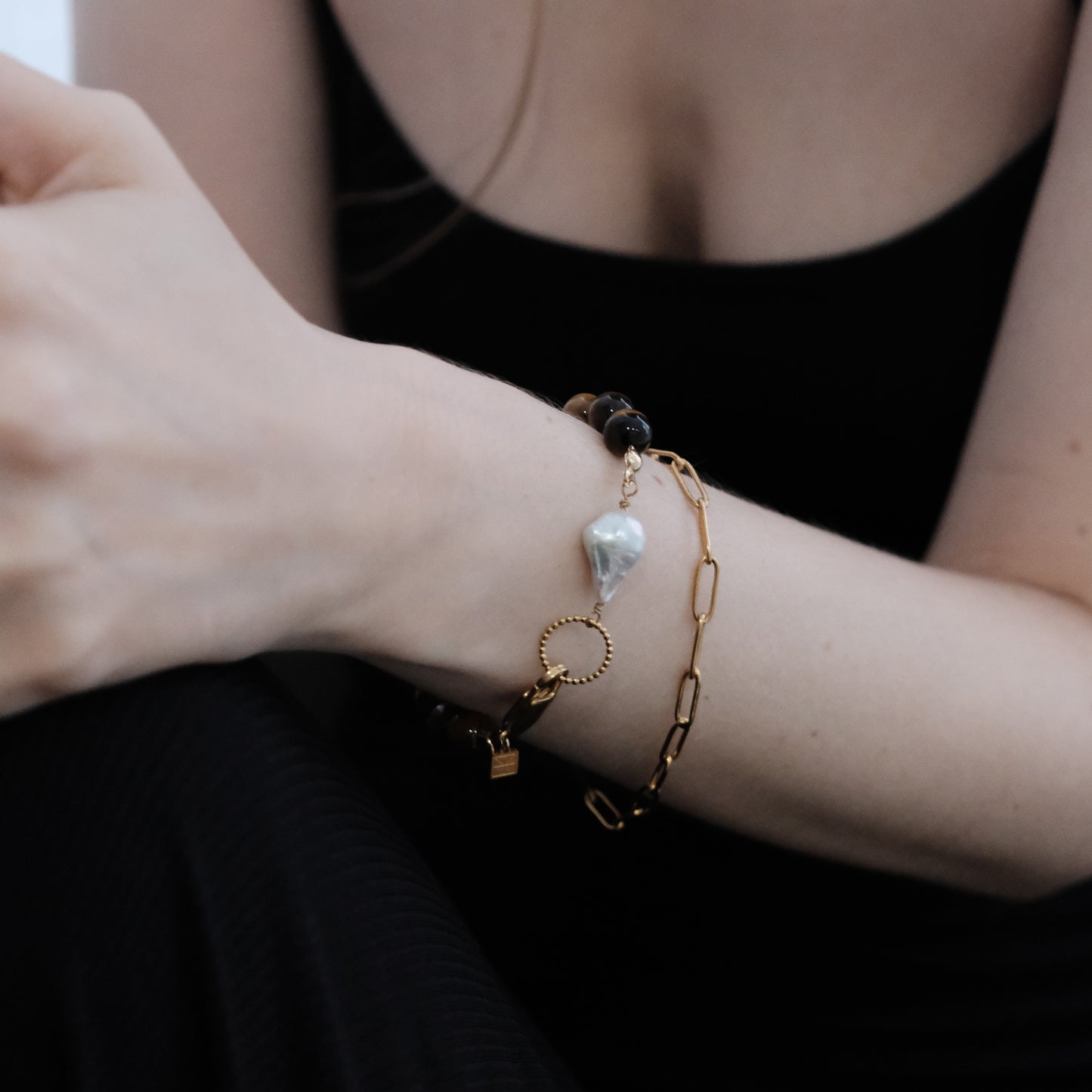 Lara Beaded Tiger Eye Bracelet With A Keshi Pearl Gold