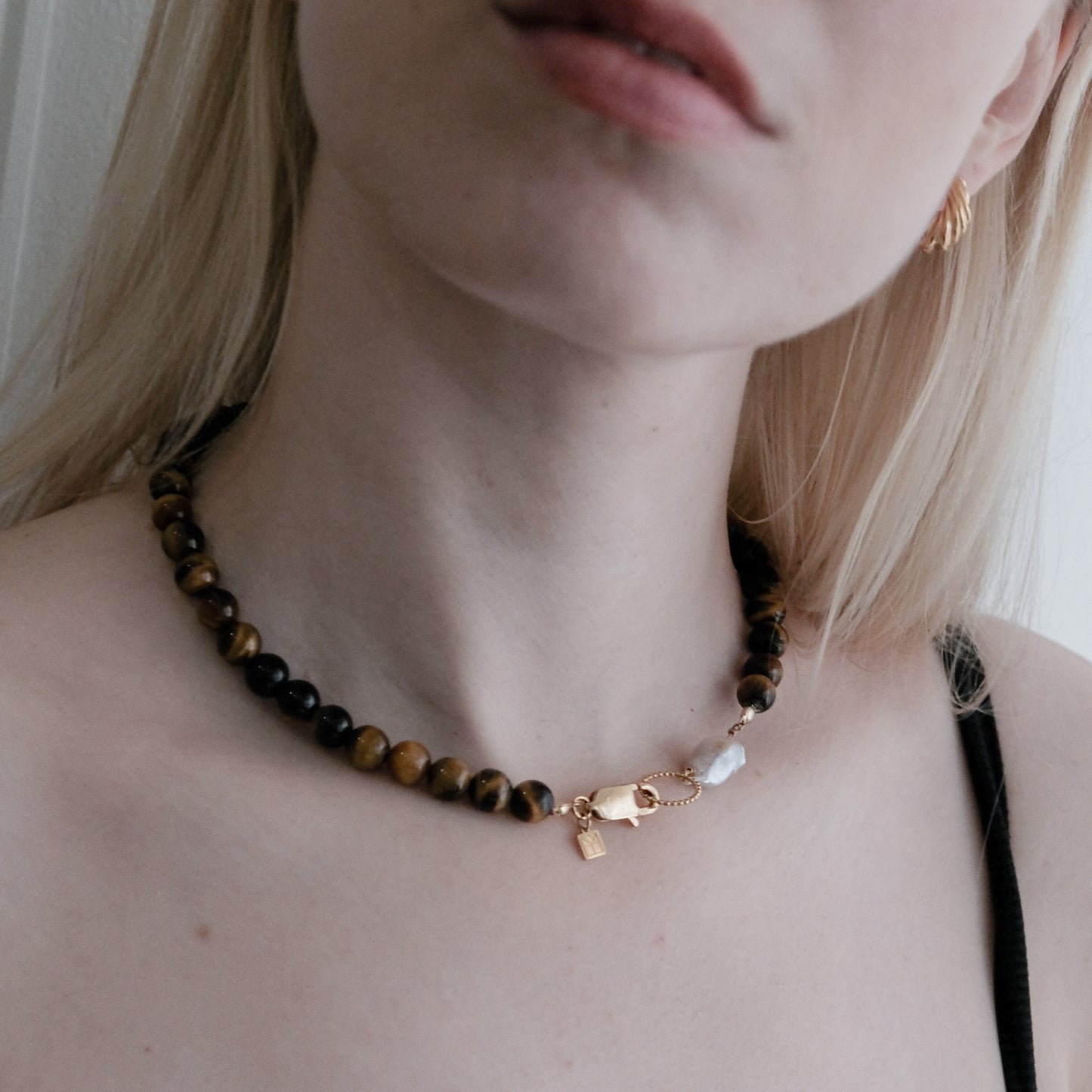 Lara Beaded Tiger Eye Necklace With A Keshi Pearl Gold