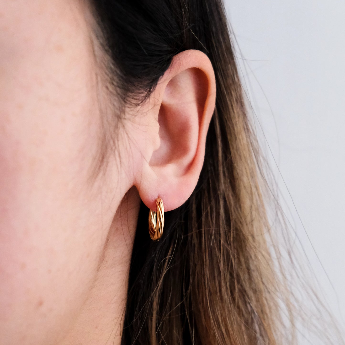 Classic Twist Hoop Earrings Gold