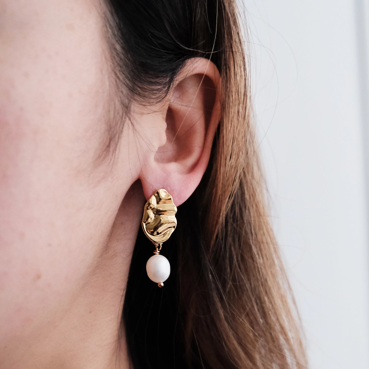 Susanna Pearl Drop Earrings Gold