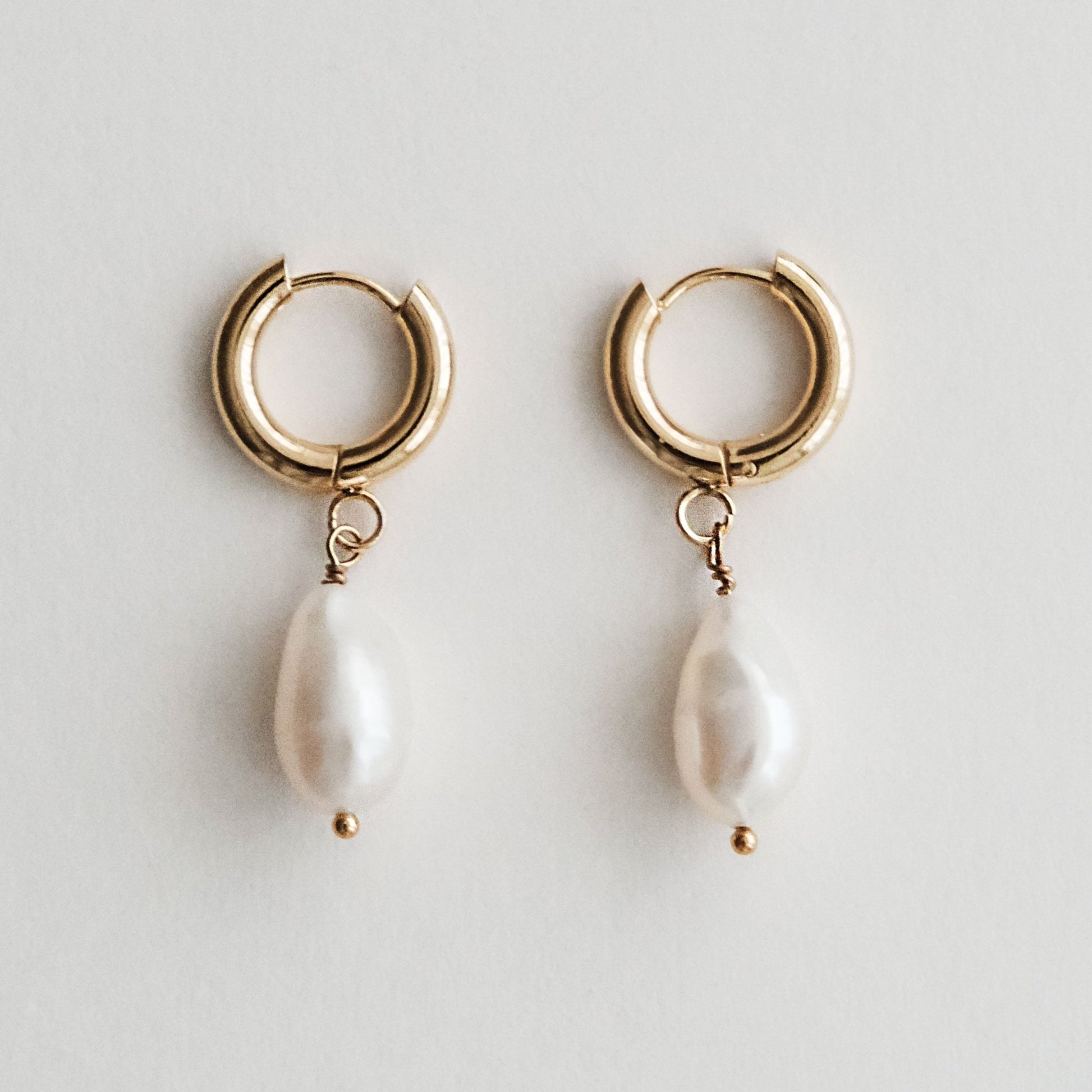 Adella Tear Drop Pearl Hoop Earrings Gold - HYE STUDIO