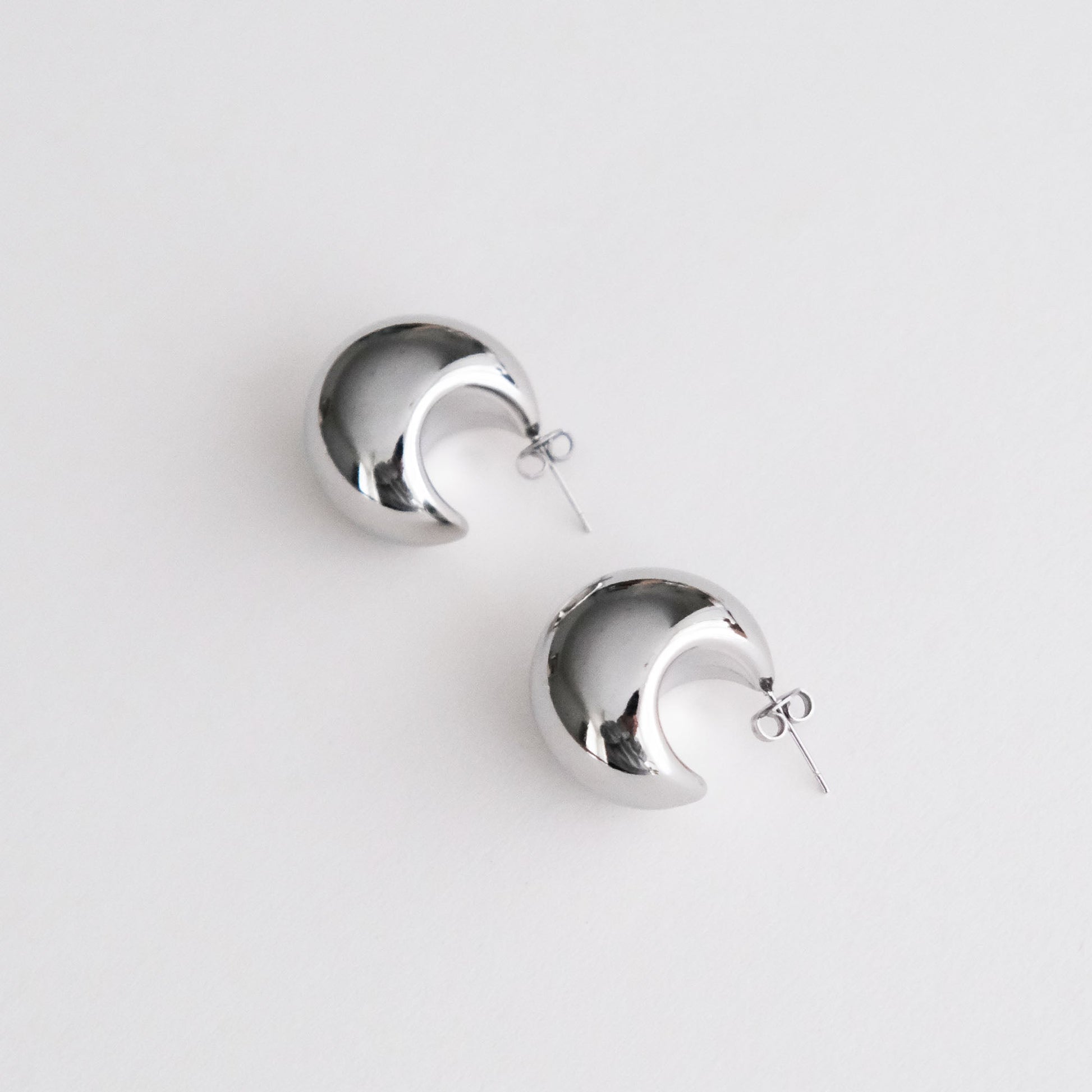 Diana Stud Earrings Silver - HYE STUDIO