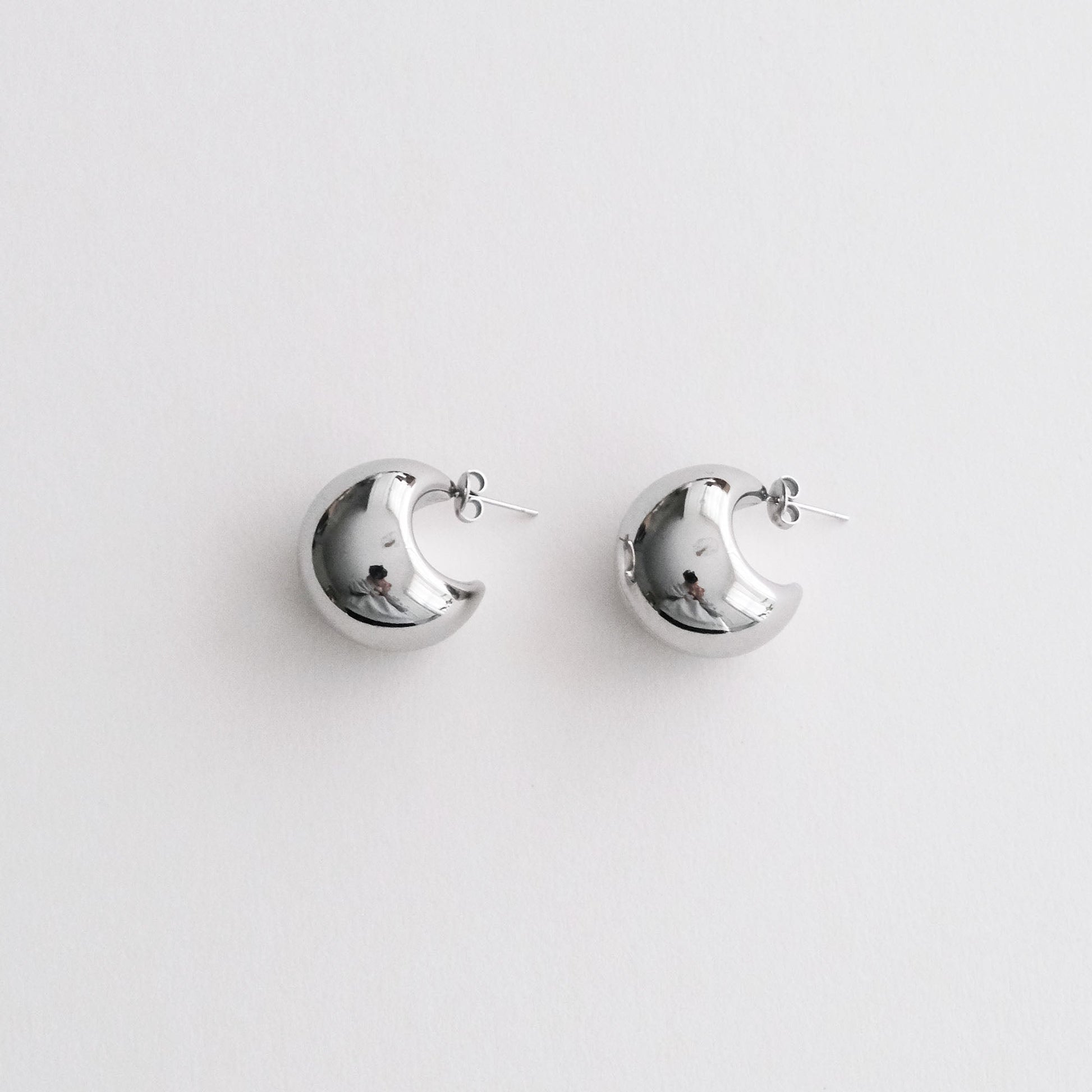 Diana Stud Earrings Silver - HYE STUDIO