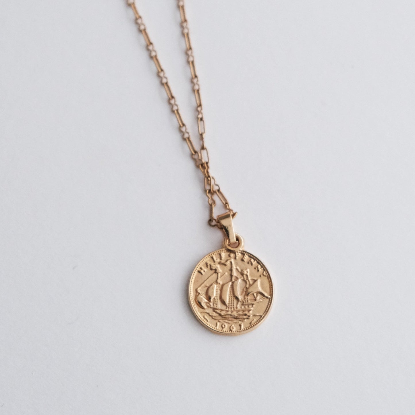 Elizabeth Coin Necklace Gold - HYE STUDIO