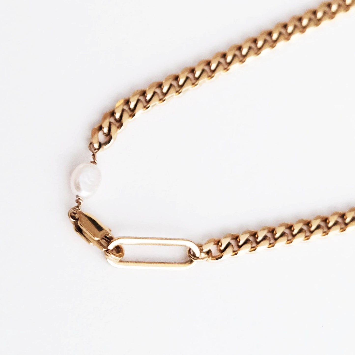 Jakie Cuban Chain Necklace With A Baroque Pearl Gold