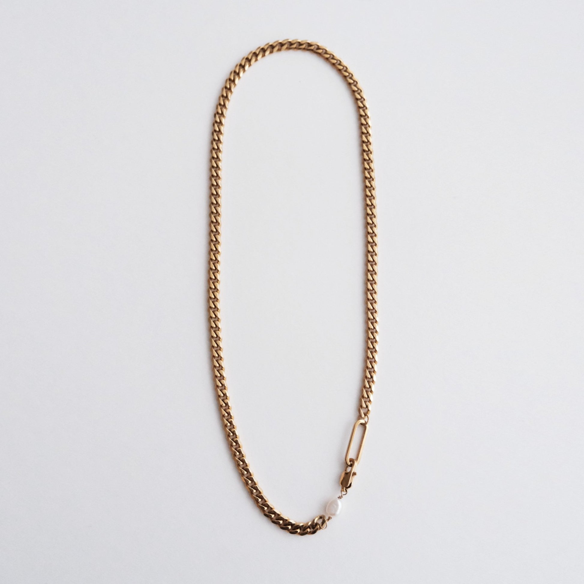 Jakie Cuban Chain Necklace With A Baroque Pearl Gold - HYE STUDIO