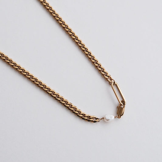 Jakie Cuban Chain Necklace With A Baroque Pearl Gold - HYE STUDIO