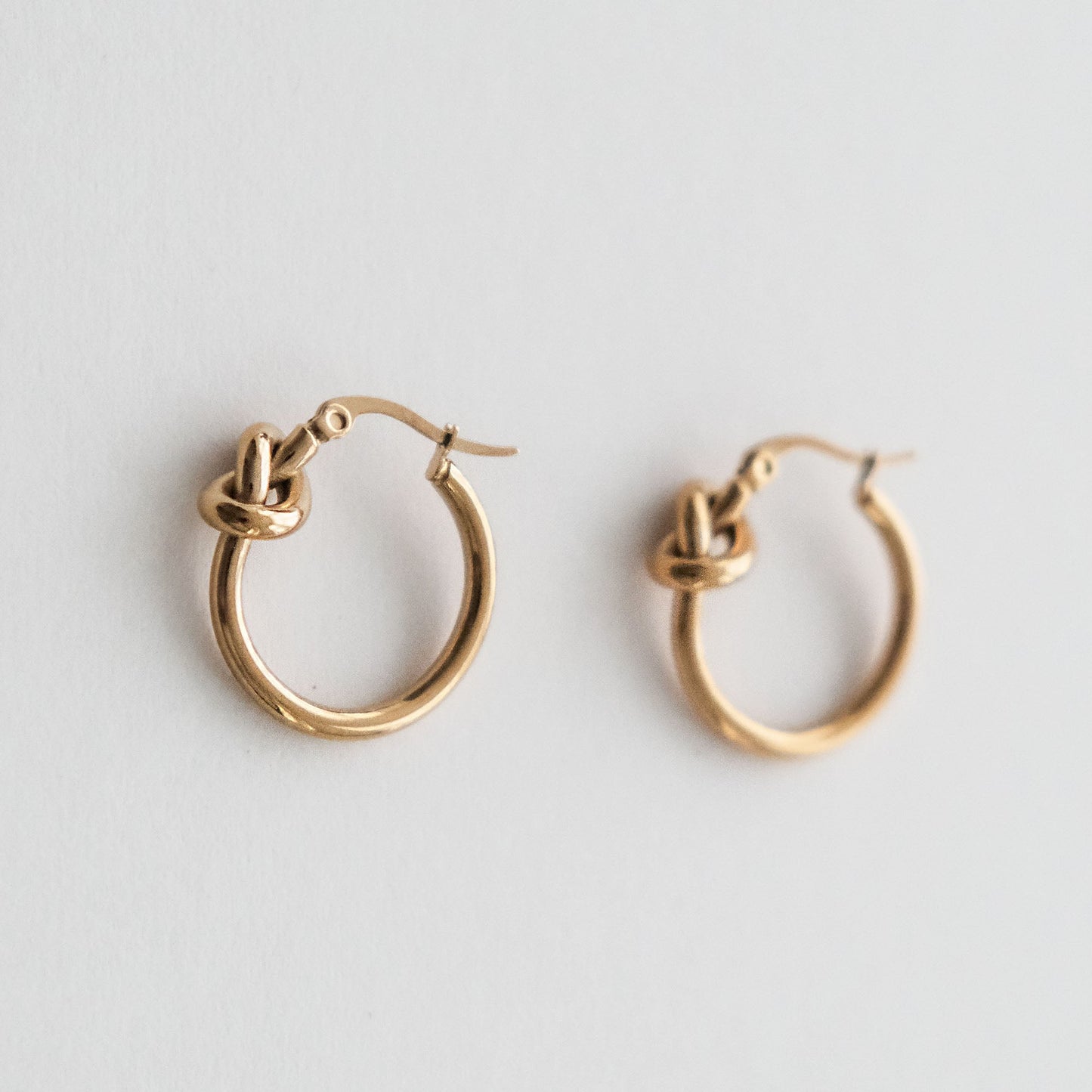 Knot Hoop Earrings Gold - HYE STUDIO