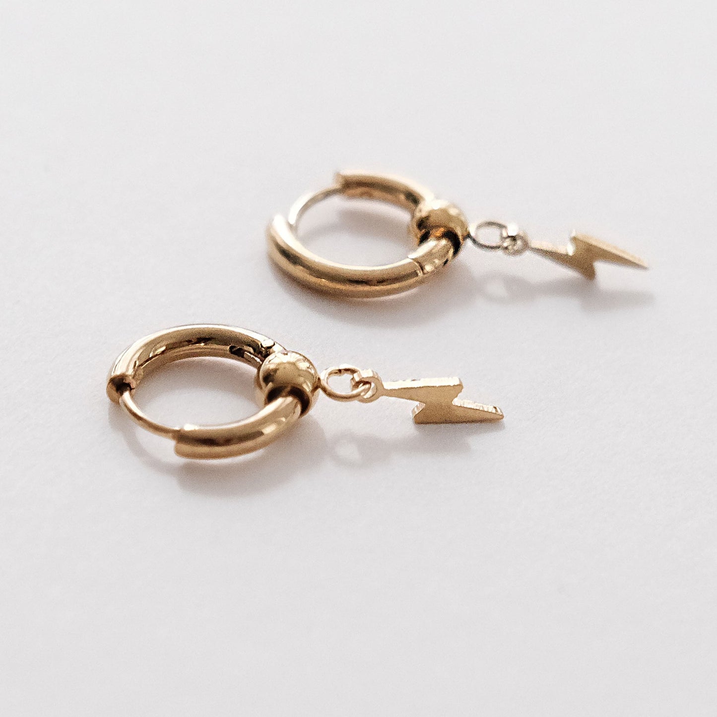 Lighting Bolt Hoop Earrings Gold - HYE STUDIO