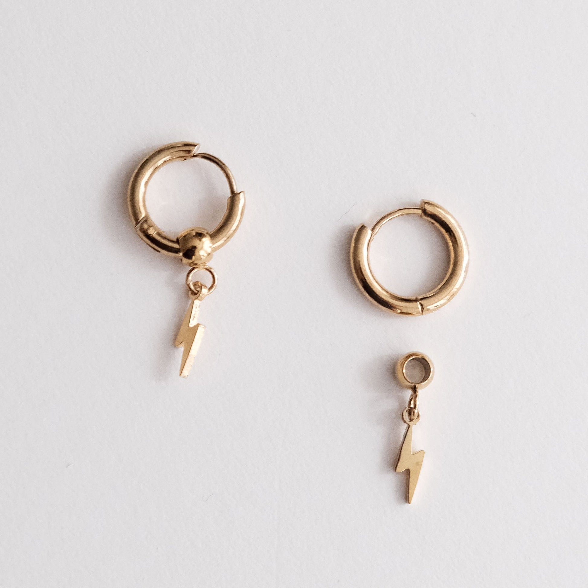 Lighting Bolt Hoop Earrings Gold - HYE STUDIO