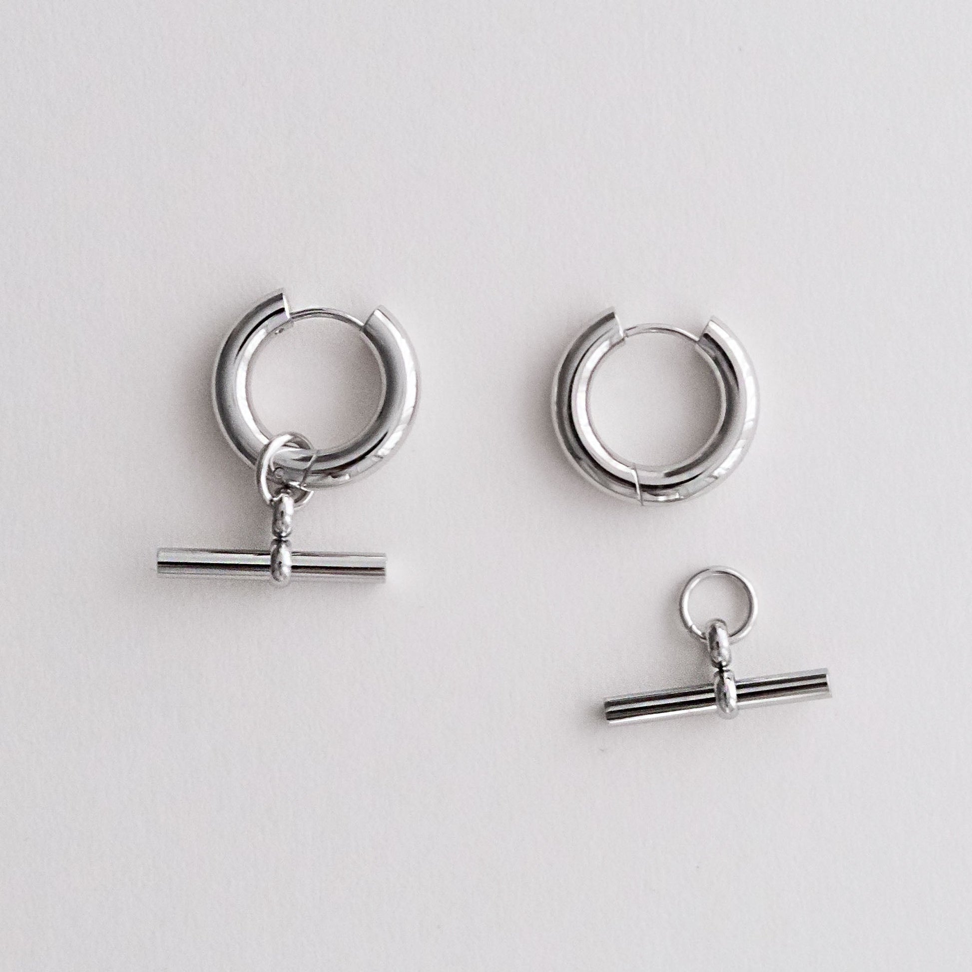 T-Bar Hoop Earrings Silver - HYE STUDIO