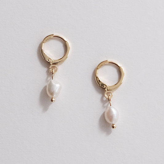 Vian Pearl Huggie Earrings Gold - HYE STUDIO