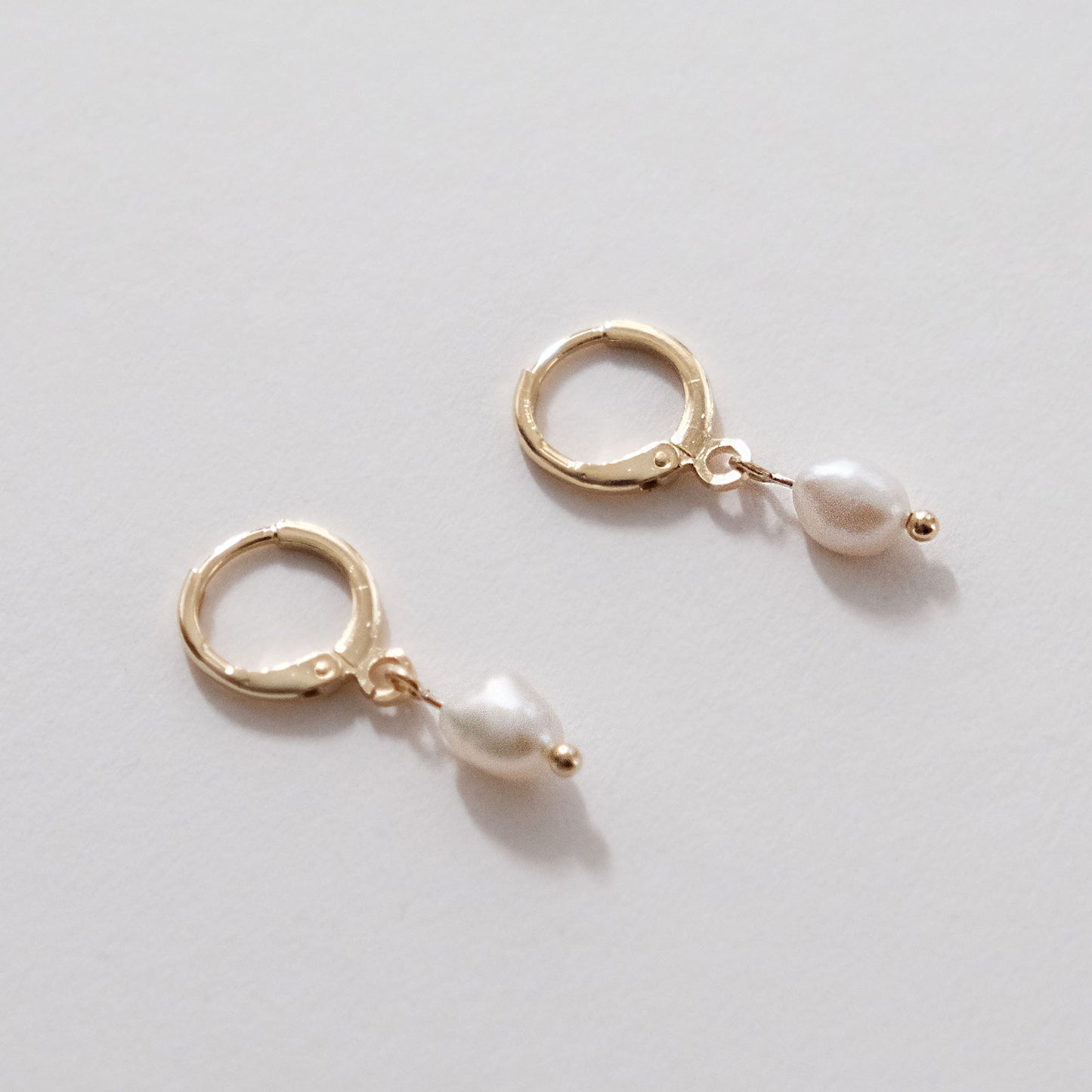 Vian Pearl Huggie Earrings Gold - HYE STUDIO